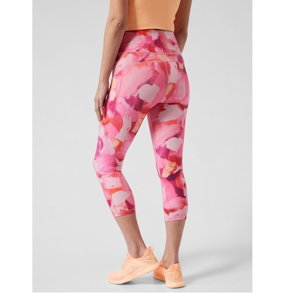 NWT 2022 Athleta Ultimate Stash II Capri Womens Medium Painted Energy Coral $99